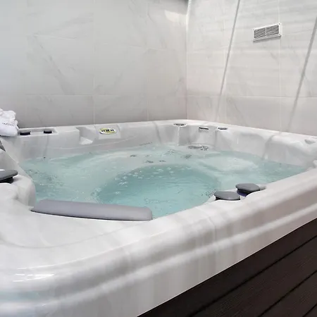 Flor Rosa Piscina E Jacuzzi Villa *
